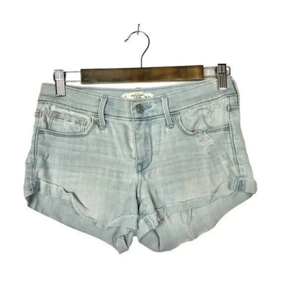 Abercrombie & Fitch Light Wash Low Rise Cut Off Denim Shorts 4 - Picture 1 of 4
